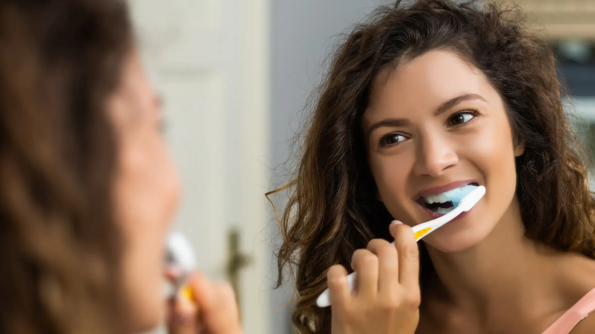 woman brushing her teeth properly